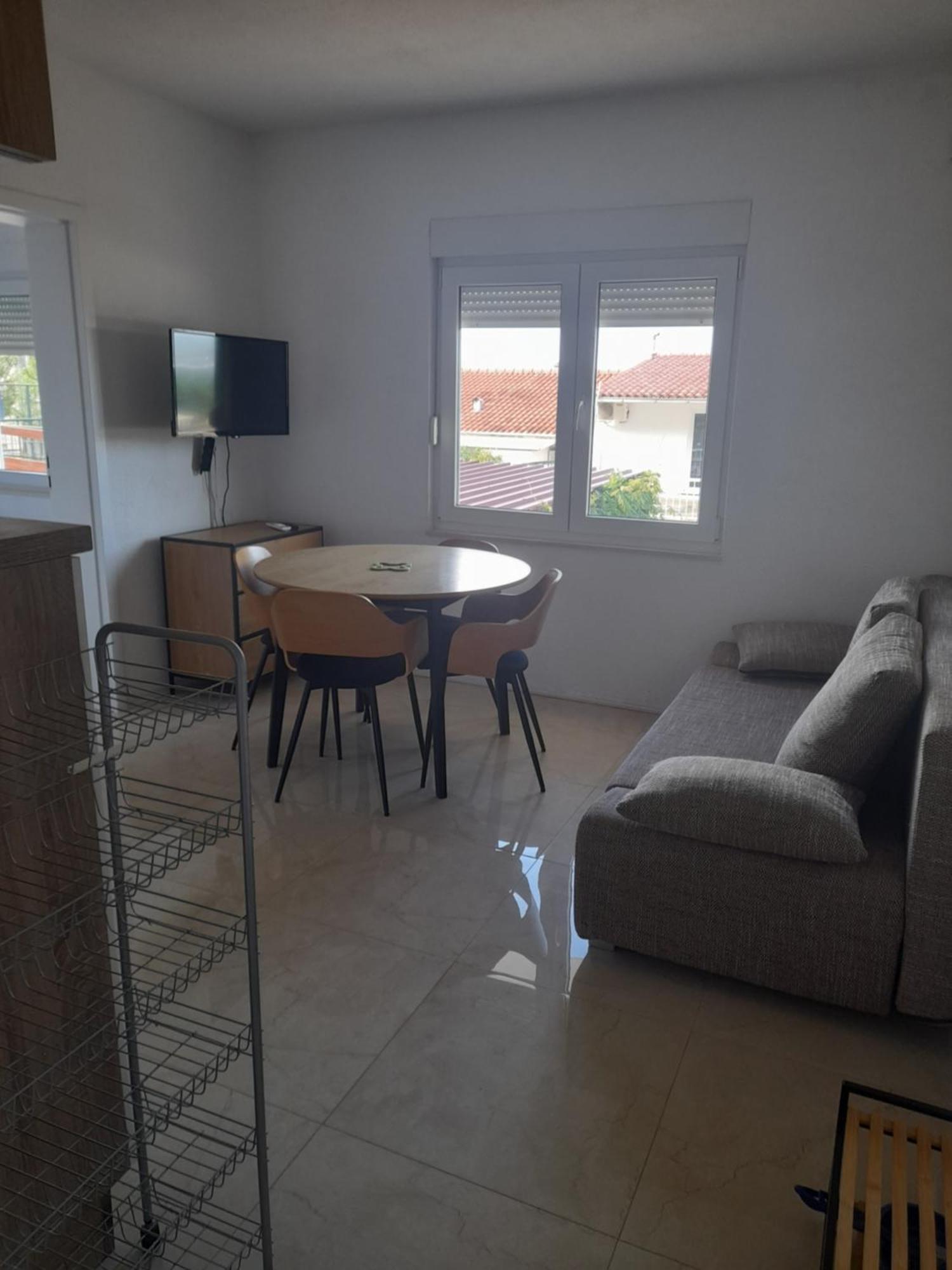 Apartments Malou Baska Voda Ruang foto