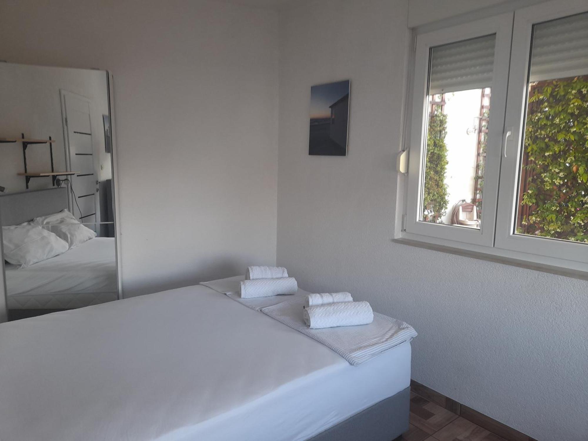 Apartments Malou Baska Voda Ruang foto